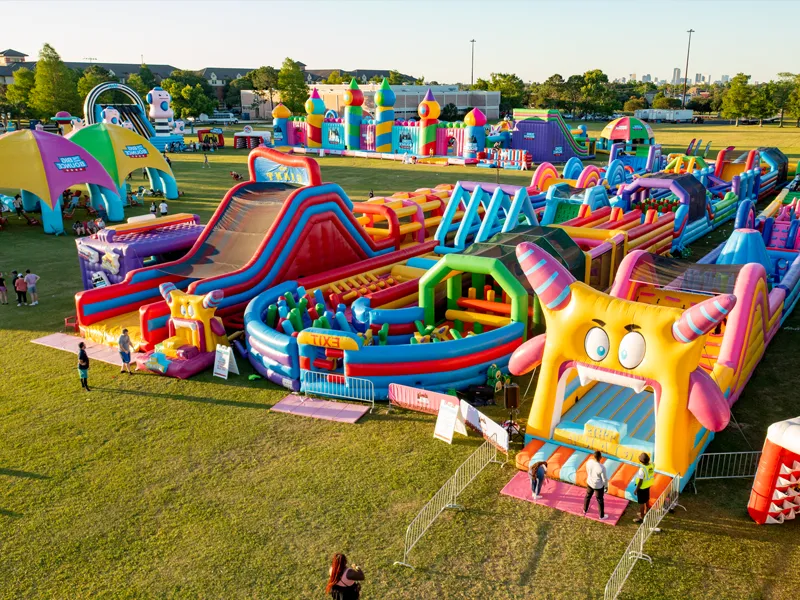 इन्फ्लेटेबल महलों के लिए तिरपाल सामग्री क्या हैं?